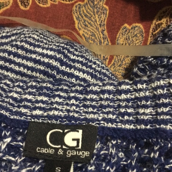 Blue and white sweater, great for spring. - Picture 4 of 6